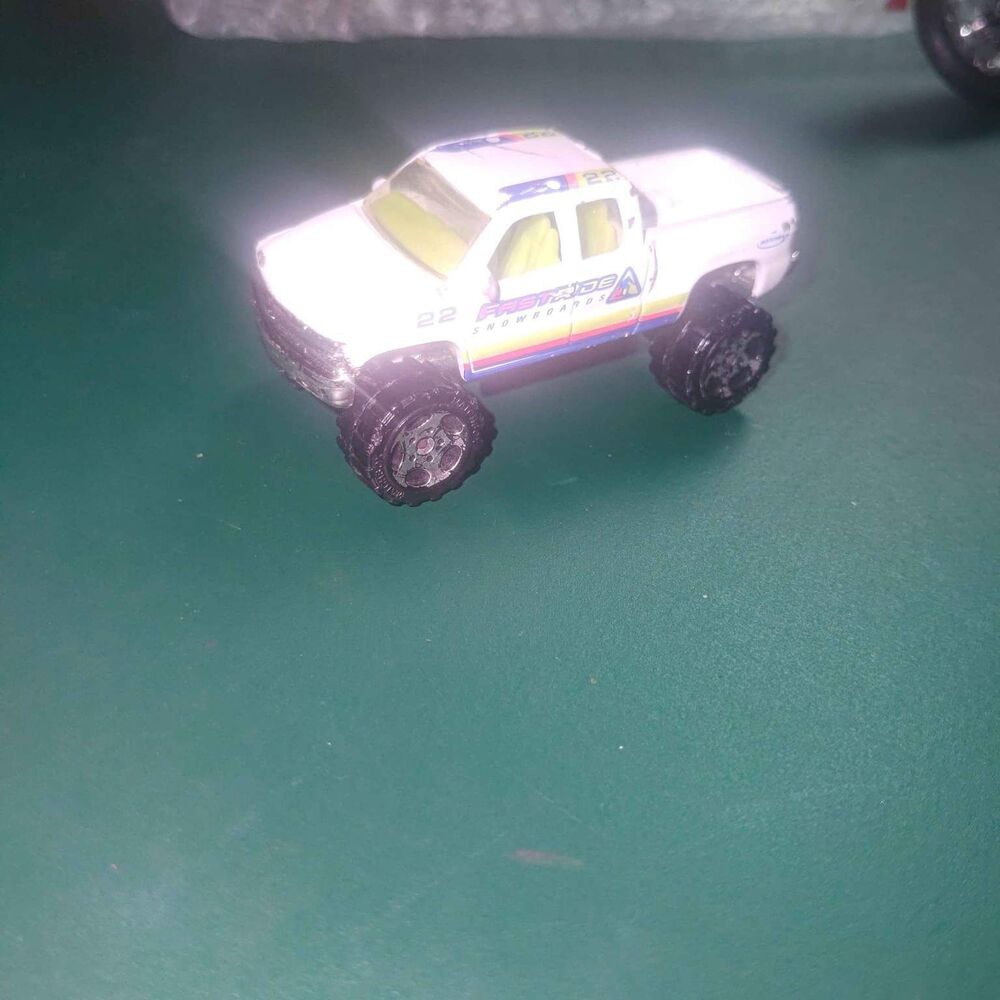 Matchbox 1999 Chevy Silverado 4x4 - Fast Ride Snowboards - 1998